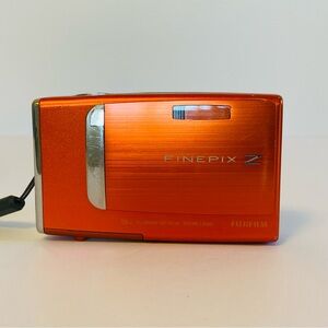 Fujifilm FinePix Z10fd Digital Camera, Case, Charger, 2 Batteries